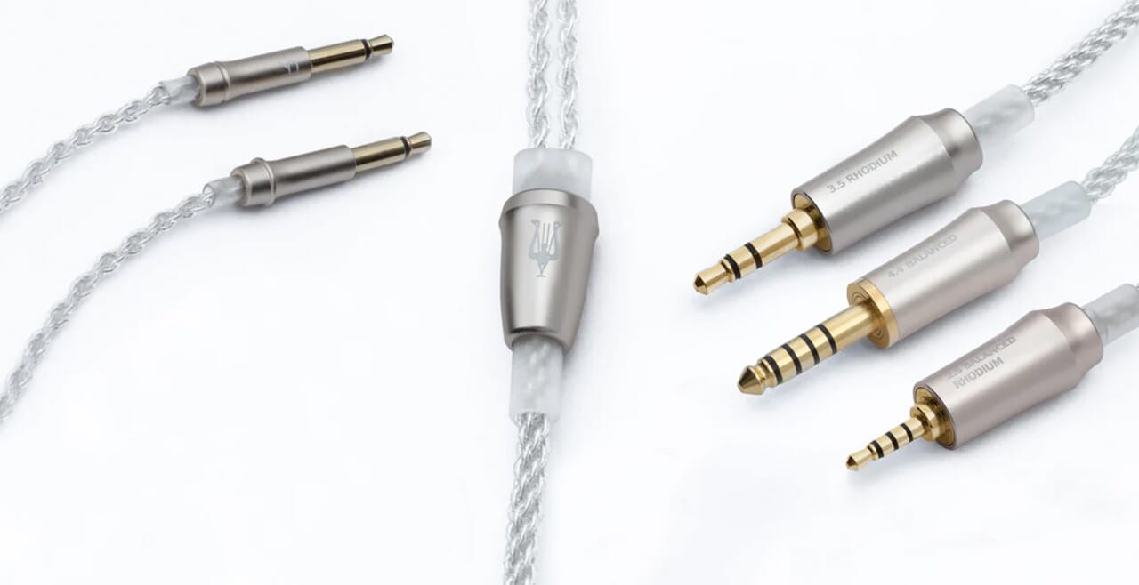 Meze_audio_sølvbelagt_kabel_2x_3_5_mm_Silver_plated_upgrade_cable-all_terminations_editorial_02.jpg