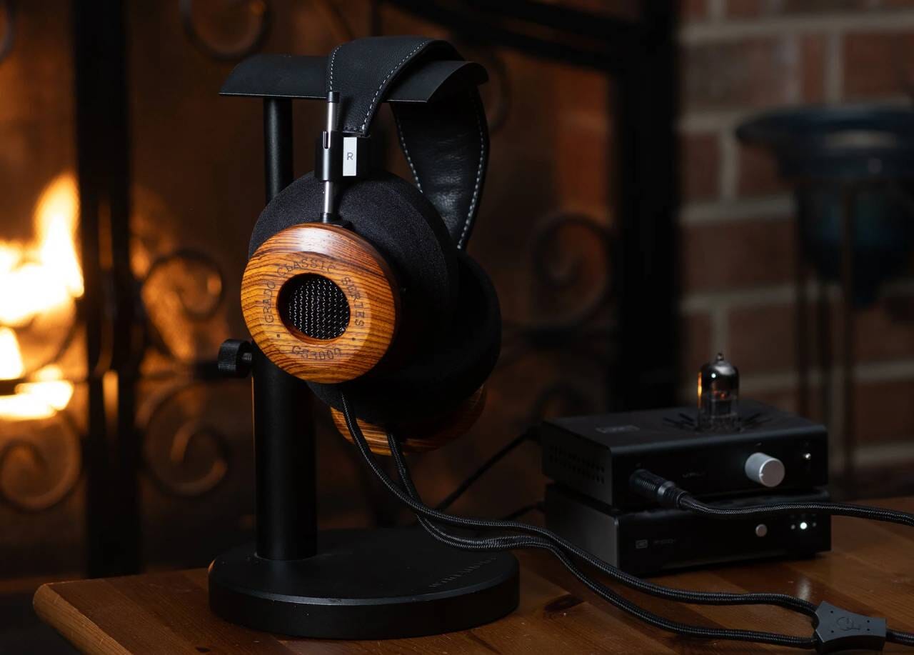 grado-gs3000-classic-series-headphones-lifestyle-7_1920x.jpg