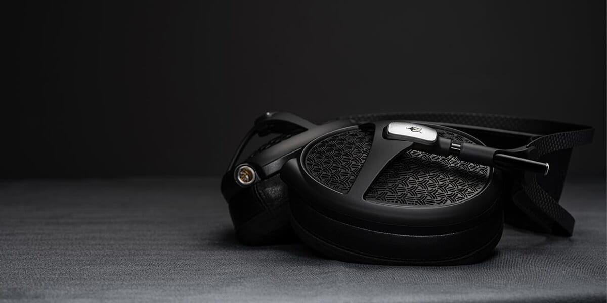 Meze_Audio_web_Empyrean II_hodetelefon_editorial_01.jpg