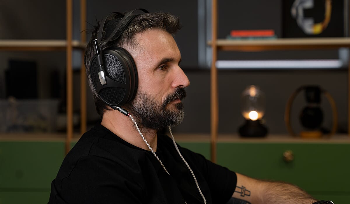 Meze_Audio_web_Empyrean II_hodetelefon_editorial_02.jpg