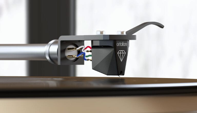 Ortofon_MC-X_Cartridge_on_Turntable_image01.jpg