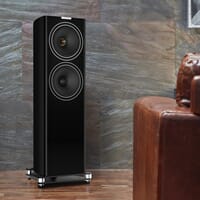 980009514_Rel F703-Lifestyle-PianoGlossBlack-Goff.jpg