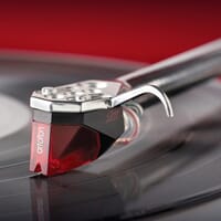 Ortofon_2M Red_web_alle bilder_0001_WEB_Image_Ortofon_2M_Red_Elliptical_Diamond__ortofon_2m_red_-_turntable_i_-_hq103163.jpg