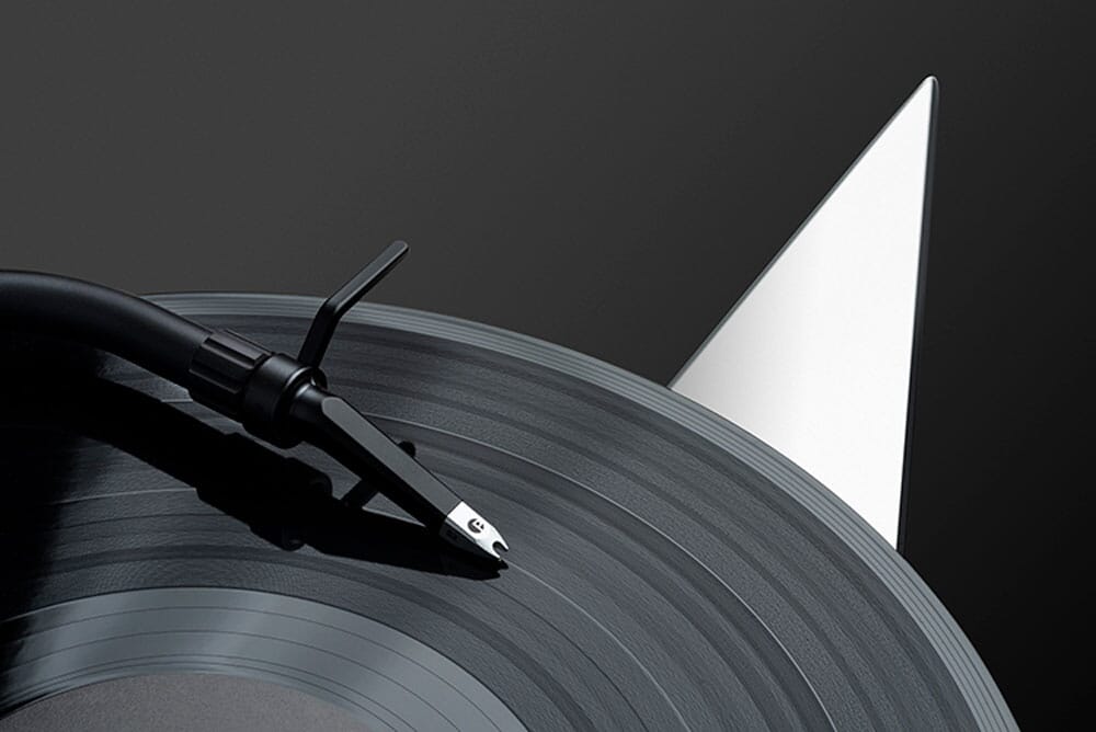 pro-ject-launches-turntable-collab-with-metallica-05-2022-fig-4_wide.jpg