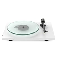 WEB_Image_Pro-Ject_T2_Black_Rainier-hvit_silkematt_t2-white-frontal464136026_plid_24678.jpg