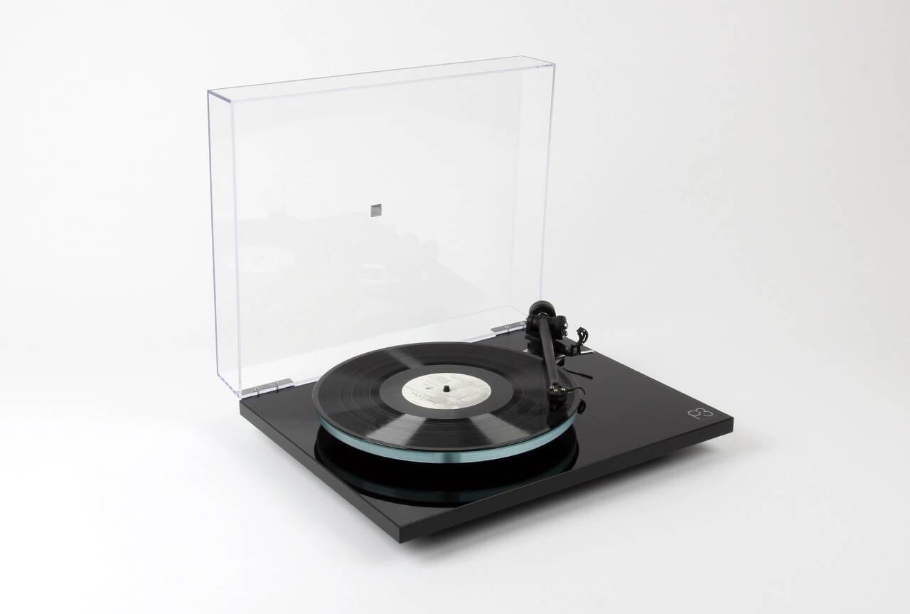 WEB_Image_Rega_Planar_3_m_Carbon_Pickup_Platespill_rega_planar_3_black_nd3_21199701112_plid_287807.jpg