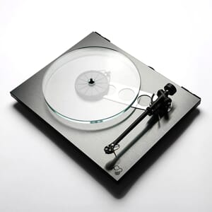 WEB_Image_Rega_Planar_3_RS_Nd5_Platespiller_med_Ne_rega_planar_3_rs4-642613306_plid_263037.jpg