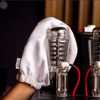 dust-glove-ramar-tube-amp.jpg