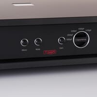 WEB_Image aura_front_panel_logo_illuminated 278661588.jpg