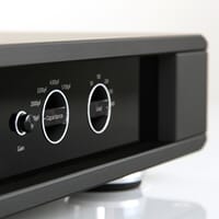 WEB_Image aura_onside_front_panel_detial_focus_fad 2101953115.jpg