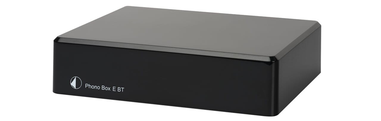 WEB_Image_Pro-Ject_Phono_Box_E_BT5_-_sort_RIAA-tri_pj-bd-phonobox-e-bt-black-front-diagonal1864910474_plid_544.jpg