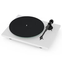 WEB_Image_Pro-Ject_T1_EVO_-_hvit_Platespiller_med__t1-evo-matt-white_feltmat-front-cutout-413984198_plid_25551.jpg