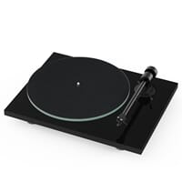 WEB_Image_Pro-Ject_T1_EVO_-_piano_sort_Platespille_t1-evo-hg-black_feltmat-front-cutout1148726573_plid_25533.jpg
