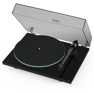 WEB_Image_Pro-Ject_T1_EVO_-_piano_sort_Platespille_t1-evo-hg-black_feltmat_dustvocer-front-1653962095_plid_25533.jpg